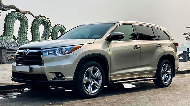 Cận cảnh Toyota Highlander phiên bản 7 chỗ hàng hiếm tại Việt Nam