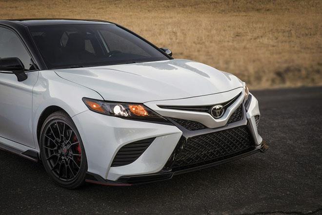 Toyota Camry TRD 2020 chính thức công bố giá bán rẻ bất ngờ